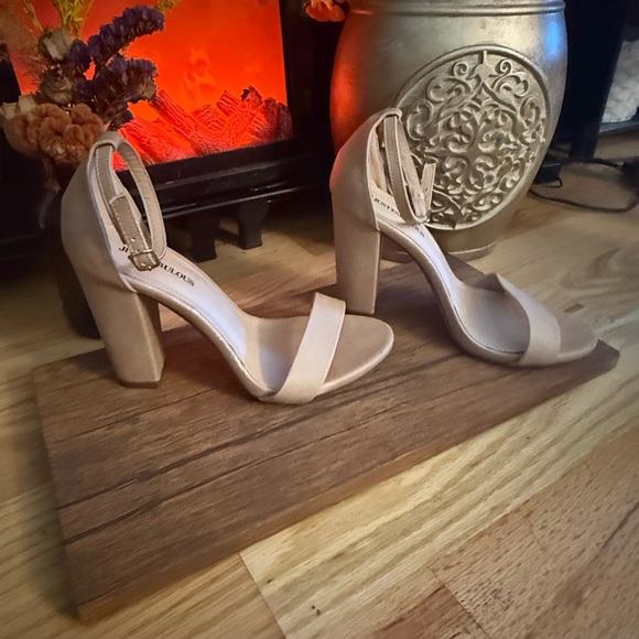 Just fab Tan Block Heel Sandals 3” heel - Picture 2 of 7